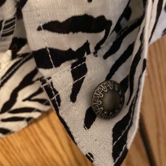 Ladies Leopard jean Style Jacket - Picture 3 of 4